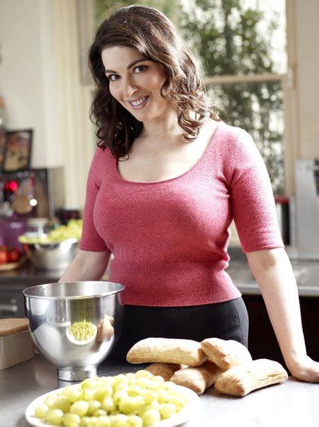14 Voluptuous Chef Nigella Lawson Is Sexier Than Ever At The Age Of 53 Hearts Heart