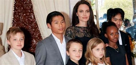 ما لا تعرفه عن انجلينا جولي. بالصور- انجلينا جولي وأبنائها الـ6 في أول ظهور على السجادة ...