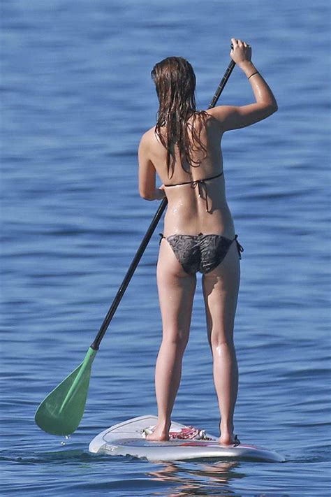 Olivia Wilde In Bikini At The Beach In Maui 2 LACELEBS CO