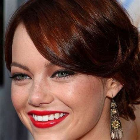 Arricchita con oro microattivo, cheratina e olio di argan,nutre e idrata il capello intensificando il colore naturale e cosmetico. Rossetto intenso | Trucco capelli rossi, Capelli scuri ...