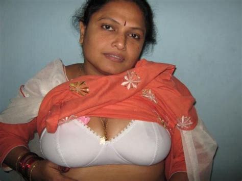Hot Cleavage Sexy Aunty South Indian Tumblr Jamesalbana
