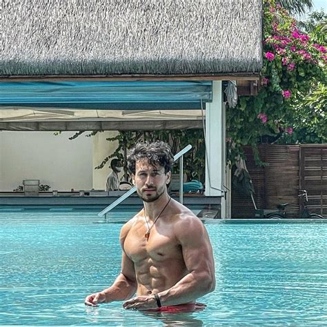 Shirtless Bollywood Men Tiger Shroff On Vacation In A Swimsuit Those