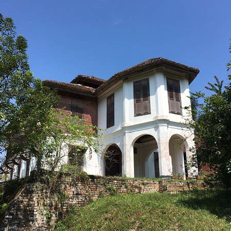 Recently i have blogged about my visits to the old tin mining towns of gopeng and pusing and the surrounding towns were the only places in malaysia where i saw flags for the. Castle of King Billah (Pusing) - 2021 All You Need to Know ...