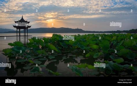 Sunset At Jixian Pavilion West Lake Hangzhou Stock Photo Alamy