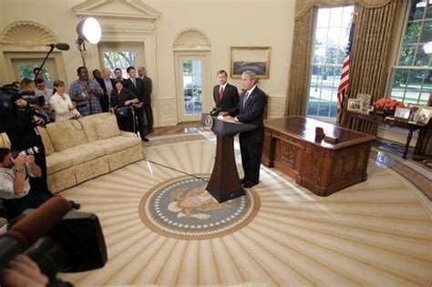 Photographs released by us national archives show george w bush preparing to address america. ファイル:Johnroberts3.jpeg - Wikipedia