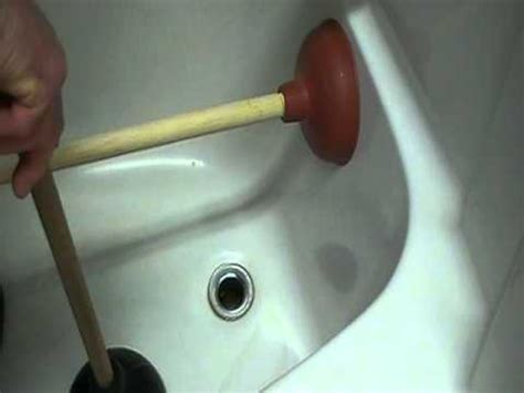 Unclogging a bathtub drain doesn't have to be complicated or expensive so long as you have the the first step in unblocking a bathtub drain is to look at it and see if you can spot what's blocking it. How to Unplug or clear a bathtub drain Easily!!! - YouTube