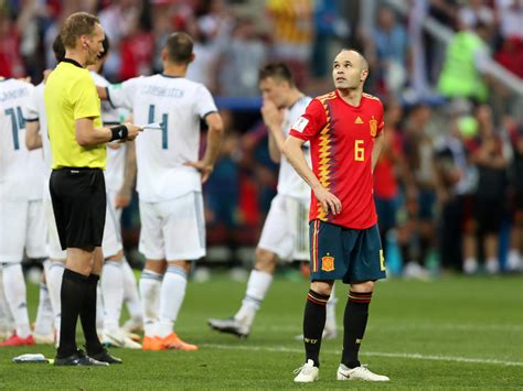 Die spanische fußballnationalmannschaft (spanisch selección de fútbol de españa) ist die auswahlmannschaft des spanischen fußballverbandes real federación española de fútbol. Iniesta beendet Karriere in der Nationalmannschaft