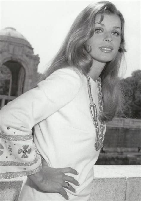 Born 13 may 1941) is an austrian film, stage and television actress, producer and author living in germany. Senta Berger em 2020 | Senta