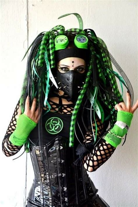 Pin By Catharsis On Female Cyber Goth Cybergoth Style Cybergoth