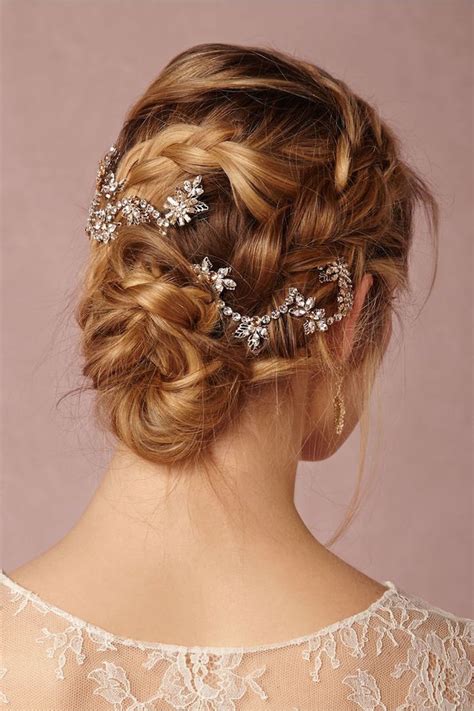 Discover trending short hairstyles for women over 40, 50, and 60 and for women with thick, thin and curly hair. Stupendously Chic Bridal Hair Accessories for Perfect ...