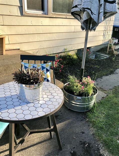 See this diy umbrella stand planter i made for our backyard! DIY Patio Umbrella Stand - I Give No Sips | Patio umbrella stand, Diy patio, Offset patio umbrella