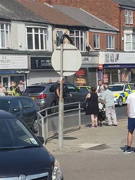 Police Close Off Hessle Road And Arrest Two Men In Dramatic Scenes In Hull Hull Live