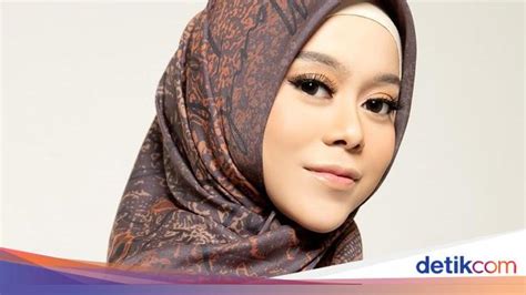 8 Pesona Lesti Kejora Jadi Model Hijab Ivan Gunawan Bikin Pangling