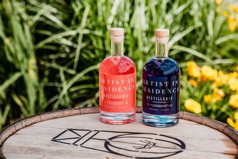 Cette Distillerie Offre Un Premier Gin Aux Bleuets Du Lac Saint Jean Et Un Gin Au Pamplemousse