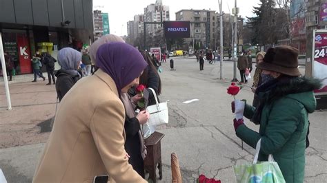 Podjelom 100 ruža u Zenici obilježen Svjetski dan hidžaba zenicainfo ba