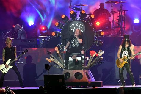 Guns N Roses Welcome Coachella Back To The Jungle Spin