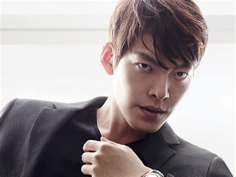 Born on july 16, 1989, he always aspired to become a model and debuted as a runway model in 2009 at the age of 20. 韩风浏海，为好感度加分!