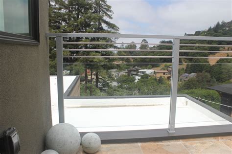 Vista's handrail system can safely and elegantly enclose sun decks, balconies and . Deck-Rail.Com is experienced in manufacturing proprietary ...