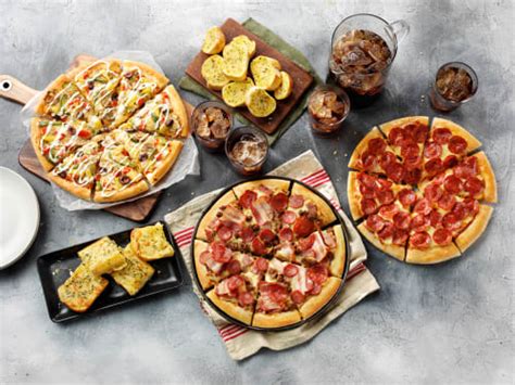 Som pizzaexperter serverar vi naturligtvis också tunn italiensk pizza, världens ostigaste cheezy crust och innovativa bites. Pizza Hut - Woodridge menu Logan Central Takeaway | Order ...