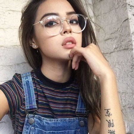 الحجاب هو سترة وعفة للفتاة المسلمة وهو الذي يحميها من الفتنة ويجعلها تنال رضى الله سبحانه وتعالى، ويعتقد البعض أن الحجاب بخفي جمال المرأة ويجعلها تبدو في مظهر غير مقبول، ولكن الأمر يختلف تمامًا عما يعتقده هؤلاء لأن الحجاب غالبًا ما يزيد. صور بنات بالنظرات , احلى بنات استايل - صور حب