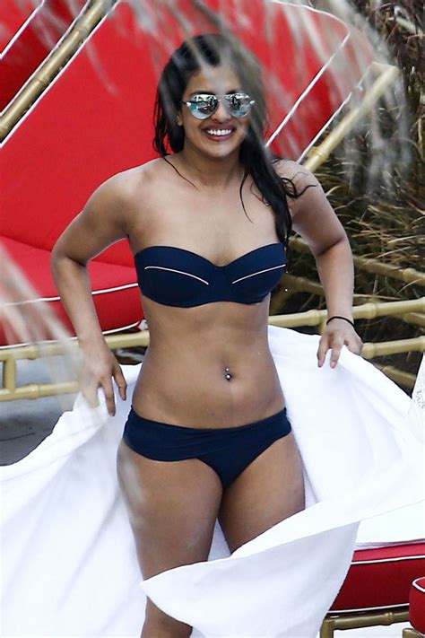 Priyanka Chopra Shows Off Her Bikini Body Hotel Pool In Miami 05 12 2017 • Celebmafia