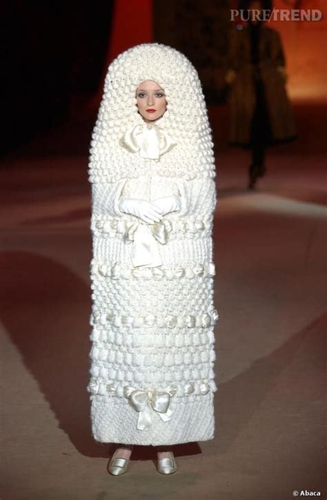 Sie können hochzeitsmode nach ihren wunschen kaufen. PHOTOS - La robe matriochka Yves Saint Laurent. en 2020 ...