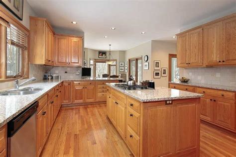 Honey oak kitchen backsplash ideas with oak cabinets. Image result for honey oak kitchen cabinets backsplash ...