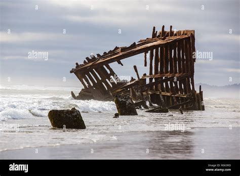 Peter Iredale Shipwreck At The Oregon Coast Astoria Stock Photo Alamy