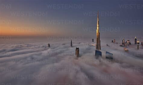 Blick Auf Den Burj Khalifa Und Andere Wolkenkratzer über Den Wolken In