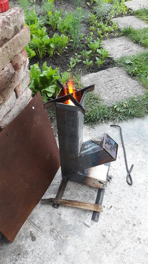 A well designed diy rocket stove can create the same amount of heat as a wood stove using up to 90% less fuel. Rocket stove diy 3