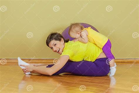 mother do exercises with her daughter stock image image of beautiful fitness 31893907