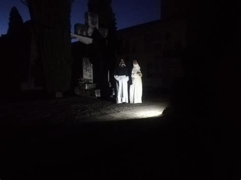 Visita Nocturna Teatralizada Cementerio De Granada Granada Através