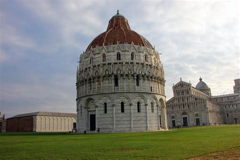 Touring The Square Of Miracles In Pisa Italy
