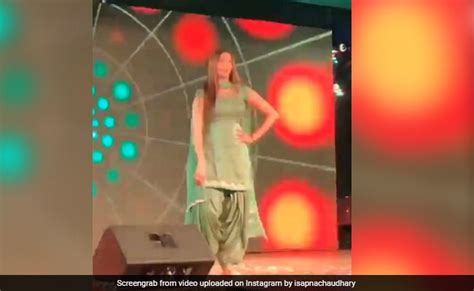 Sapna Choudhary Dance Video On Goli Chal Javegi Song Bhojpuri Haryanvi Punjabi सपना चौधरी ने