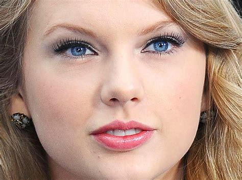 What Is Taylor Swifts Eye Color Celebrity Exclusive