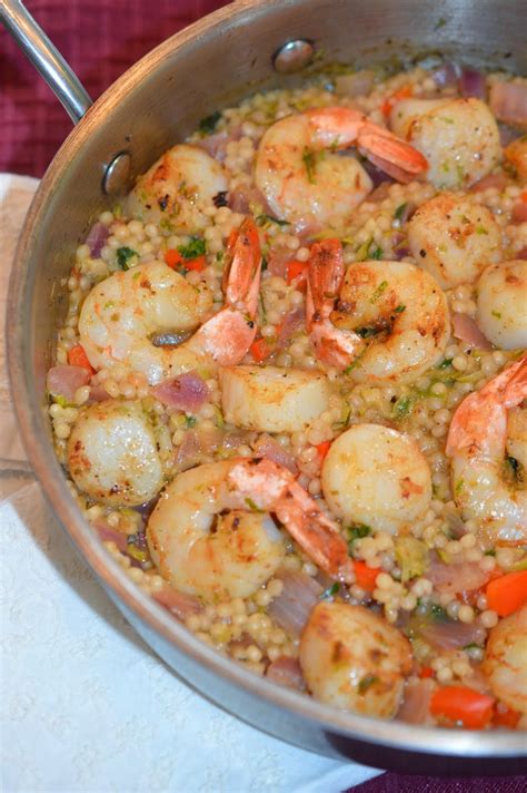 When well blended, add parsley, cheese and vermouth or wine. Casserole de couscous israélien aux fruits de mer (With images) | Food, Seafood, Meat
