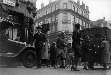 Fascinating Photos Of Londons Soho Between The Wars Flashbak