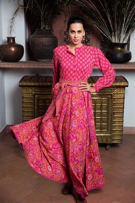 900 crore, indian terrain retail has already crossed 1000+ multi brand outlets and performing well on several global ecommerce marketplaces as well. Top Indian Fashion Brands In Delhi For Swadeshi Clothes ...