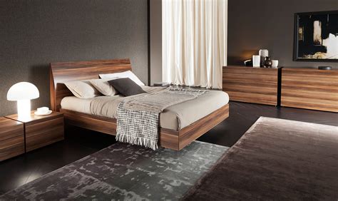 To sleep like a king, we can allow ourselves the luxury of an equivalent, king bed. Elegant Wood Luxury Bedroom Furniture Los Angeles ...