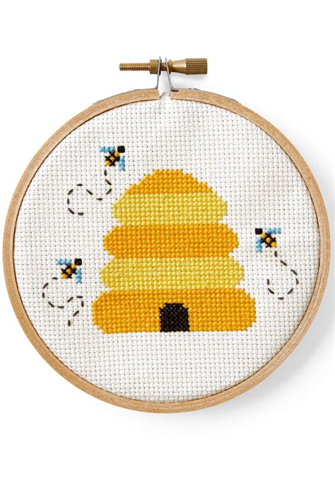 Completed pattern will look beautiful both in a frame and as a charming addition to pockets on pants or shirt. Free Printable Modern Cross Stitch Patterns | Free Printable