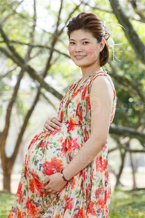 Asian Pregnant Woman 886269 Stock Photo At Vecteezy