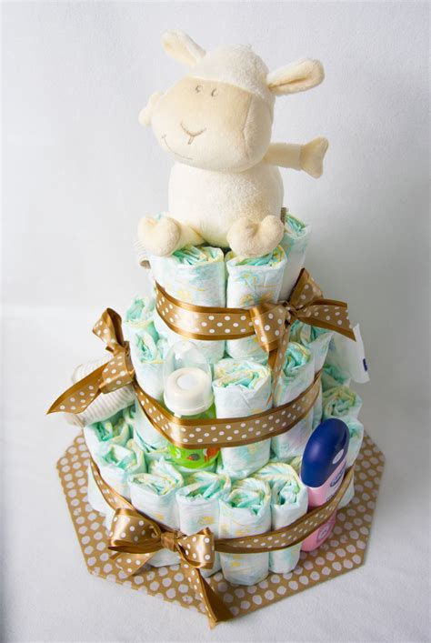 Liebevoll ausgestattet mit einer schnullerkette feuerwehr von goki (neues design) und einem großen feuerwehrauto von goki. Taufe Windeltorte Größe XL Baby pornogorilla.it