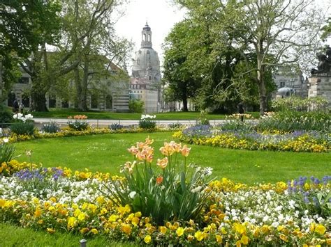 Junge kreative küche.service mit sächsischer herzlichkeit. Dresden - Blick über den Brühlschen Garten am Ende der ...