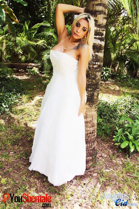 Tranny Angeles Cid Poses In A Wedding Dress That Anamancini