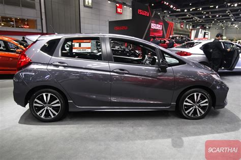 The new look is bold and assertive on the outside and with vast amounts of room on the. ใหม่ ALL NEW Honda Jazz RS 2019-2020 ราคา ฮอนด้า แจ๊ส ...