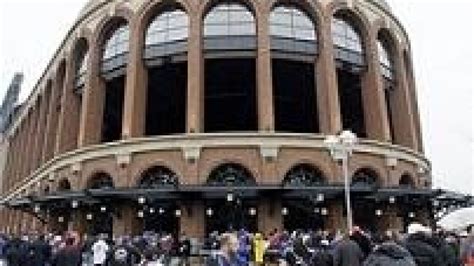 mets fan arrested for trespassing for moving to a better seat nbc sports