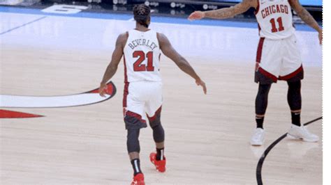 High Five Demar Derozan By Chicago Bulls Find Share On GIPHY