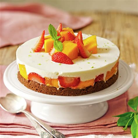Masa sucrée, crumble de almendras, crema de almendras a la frambuesa, coulis de frambuesas y mezclar el kirsch con el chocolate blanco fundido. Tarta de mousse de chocolate blanco y frutas - Lecturas