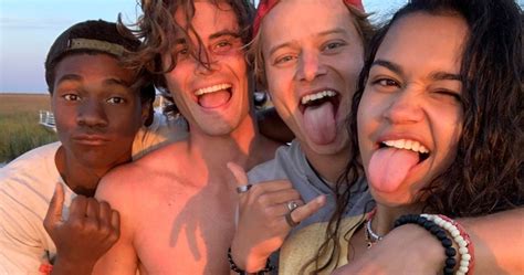 Here's everything you need to know about the return of the hit netflix drama new friends also bring new foes as they're back on the trail of the gold, while the stakes for kiara, pope, and jj rapidly escalate at home. Outer Banks Season 2: Release? Cast And All New Updates ...