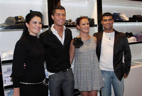 Foto cristiano ronaldo a înduioșat o lume întreagă cu ultima fotografie postată pe instagram. Cristiano Ronaldo Photos Photos - Cristiano Ronaldo and ...
